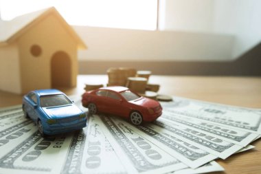 Gayrimenkul ile para alışverişini kapat. Araba ve ev ticareti sözleşmesi.