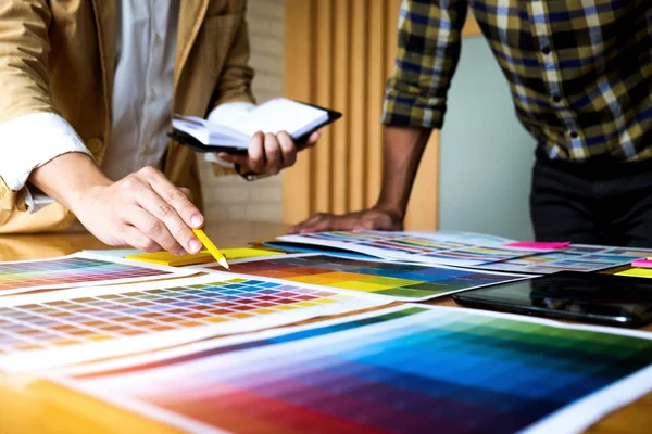 Graphic designers choose colors from the color bands samples for — Stock Photo, Image