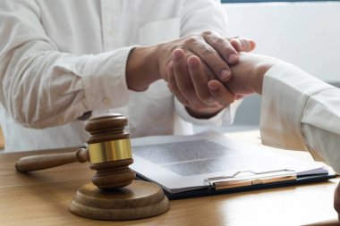 Avukat dokunma ve ortaklık güven müşterilerine saygı duyuyorum. Balo güven