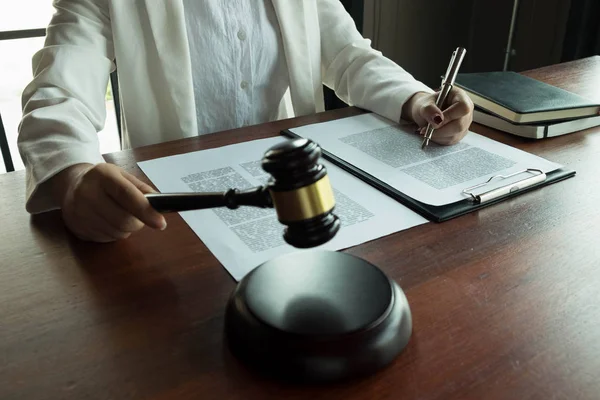 Lawyer working with contract papers on the table in office. cons — Stock Photo, Image