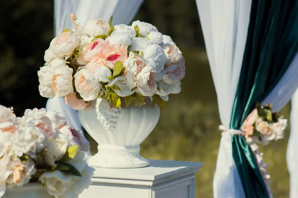 Bonita Decoração Casamento Floral Cerimônia Casamento Livre Verão Composição Floral — Fotografia de Stock