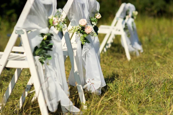 Cadeiras Para Convidados Com Decoração Casamento Floral Cerimônia Casamento Livre — Fotografia de Stock