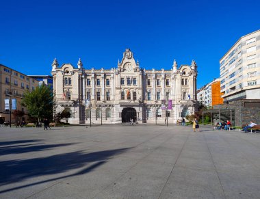 Santander, İspanya - 15 Eylül 2012. Belediye Meydanı, Santander (: Cantabria, Spain). Cephe Consistorial evi.