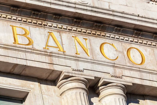 Taş ve altın rengi Word banka İspanyolca heykel