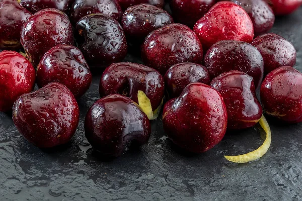 Edle Rote Und Frische Kirschtöne Frisch Und Roh Auf Strukturiertem — Stockfoto