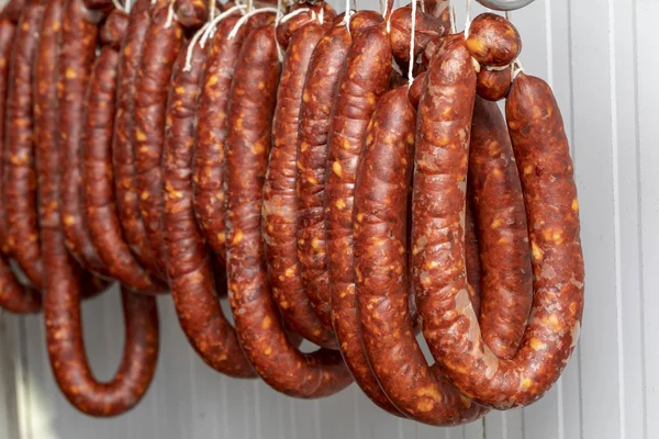 Chorizos tedavi ve dizeleri (sosis asılı)