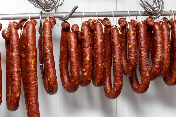 Chorizos tedavi ve dizeleri (sosis asılı)