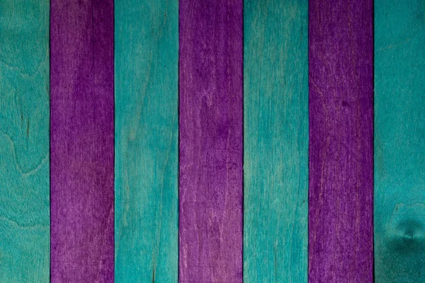 Bela textura de ripas de madeira natural em cores roxas e azuis (turquesa). Aparência natural e envelhecida . — Fotografia de Stock