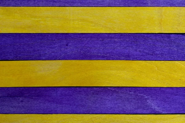 Hermosa textura de listones de madera natural de colores amarillo y púrpura. Aspecto natural y envejecido . — Foto de Stock