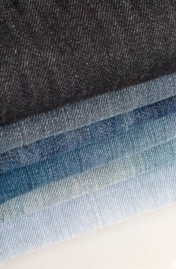 Çeşitli tonları kot yığını. Close.