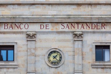 Santander, İspanya - 3 Mart 2019. Banco Santander genel merkezinin cephesi, aynı adı taşıyan şehirde. Santander Grubu dünyanın en büyük finans kurumlarından biridir.