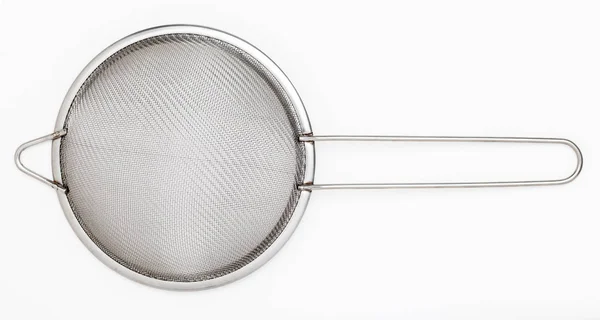 Coador metálico para cozinhar (coleção de utensílios de cozinha). Isolado sobre fundo branco . — Fotografia de Stock