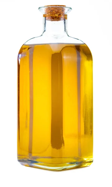 Bir şişe sızma zeytinyağı. Rustik görünüş. Beyaz arka planda yalıtılmış. — Stok fotoğraf