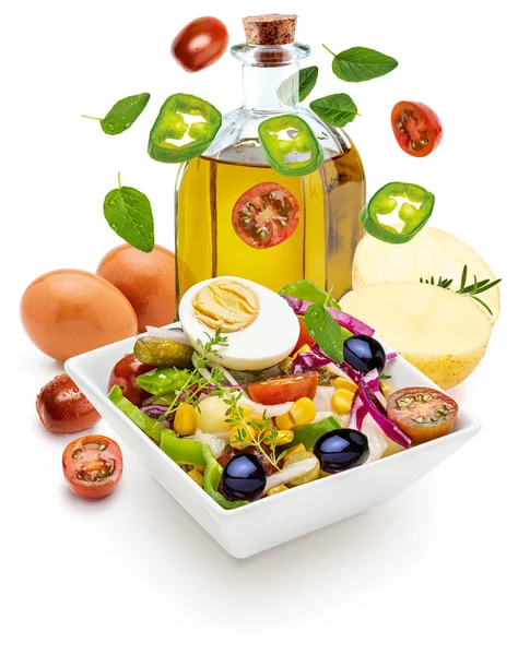 健康、新鲜的土豆和蔬菜沙拉。地中海夏季饮食. — 图库照片