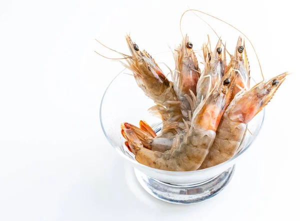 Close-up of fresh, raw and whole prawns. On white background. — Stock Photo, Image