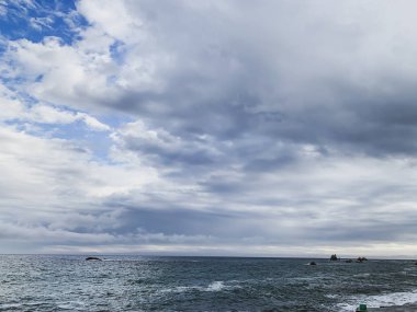 Mavi okyanus. Dalgalar. Gökyüzü