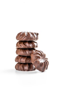 koyu çikolata kaplı zefir izole üzerinde beyaz arka plan görüntülemek