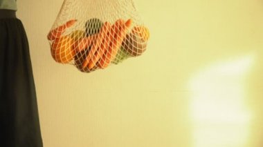 Sebze ve meyve dolu kafes dize çanta geri dönüşüm, Eko arayanlara hiçbir plastik kavramı 4k