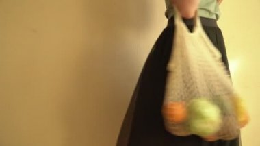 Sebze ve meyve dolu kafes dize çanta geri dönüşüm, Eko arayanlara hiçbir plastik kavramı 4k