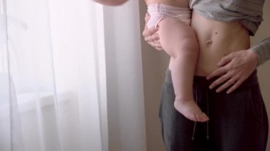 Sezaryen sezaryen operasyonu doğum sonrası iyileşme 4k bebek tutan anne sonra iyileşmek