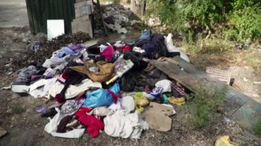 Büyük enkaz yığını, şehir çöplüğü kirliliği. Çöplükler, Çöpler, Çöplük. Ekoloji sorunu