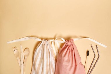 Sıfır atık daha az plastik kavramı kullanın. Marketten tuval bez çanta. Yatay