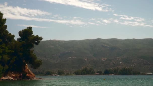 Plaża miłości na wyspie Poros, letnie wakacje nad morzem. Podróży — Wideo stockowe