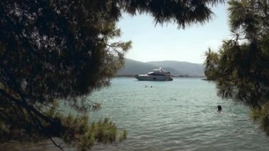 Poros, Yunanistan'daki Aşk Limanı. Yaz sahili. Travek avrupa