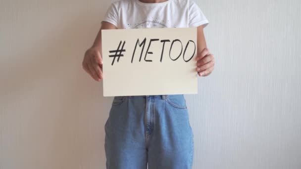 Young woman holding sign with metoo hashtag text. Sexual abuse, equal gender right. — Stock Video