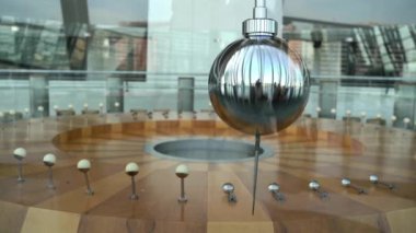 Valencia, İspanya 'da Foucault sarkacı. Dünya dönüşü deneyi. Meseum of art ve algılama 