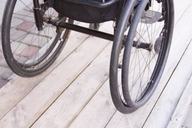 Tekerlekli sandalye ahşap rapm sakatlık mobilite sandalye üzerinde