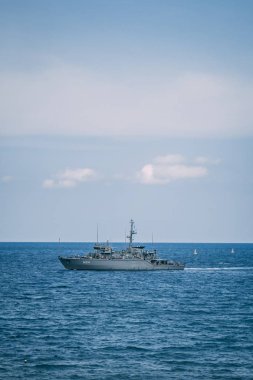 28 Eylül 2017 Kalyves, Yunanistan - bir polis devriye plaj önünde gemi