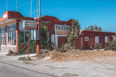 2nd Ekim 2017, Elafonissi, Yunanistan - plaja giden yolda geleneksel Inn