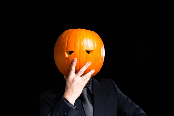 Hombre Con Una Cabeza Calabaza Vestido Con Traje Sobre Fondo —  Fotos de Stock