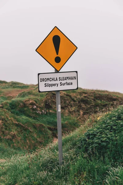 June 5Th 2018 Dunquin Ireland Warning Signs Slippery Surface Unprotected — Stock Photo, Image