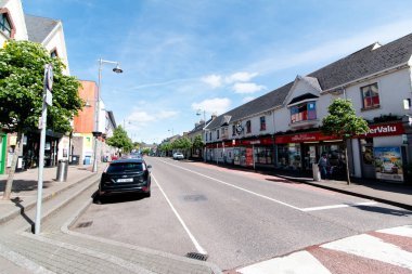 27 Mayıs 2017 Ballincollig, Co Cork, İrlanda - görmezden Main street yaklaşık 9 km batısında Cork şehir.