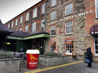 9 Şubat 2018, Blarney, İrlanda - 1823 inşa Blarney yünlü Mills, köy, Blarney içinde County Cork bulunan bir İrlandalı mirası dükkanı olduğunu..