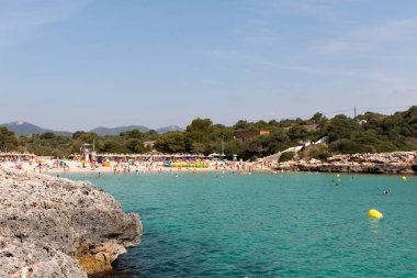 16th Haziran 2017, Felanitx, İspanya - Cala Marcal beach görünümünü ve turkuaz suları