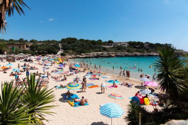 16th Haziran 2017, Felanitx, İspanya - Cala Marcal beach görünümünü ve turkuaz suları