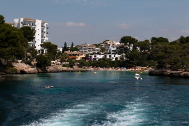 16 Haziran 2017 Cala Marcal, Mallorca, İspanya - deniz yıldızı deniz macera, tekne Mallorca, Doğu kıyısında Cala D'or, Cala Ferrera, Porto Colom ve diğerleri gibi çeşitli duraklı binmek