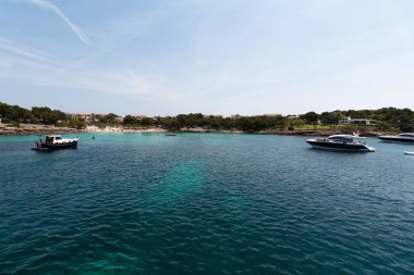 16 Haziran 2017 Cala Marcal, Mallorca, İspanya - deniz yıldızı deniz macera, tekne Mallorca, Doğu kıyısında Cala D'or, Cala Ferrera, Porto Colom ve diğerleri gibi çeşitli duraklı binmek