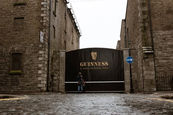 Huhtikuu 2018 Dublin Irlanti Guinness Storehouse Panimokokemus Kertoo Irlannin Kuuluisasta — kuvapankkivalokuva