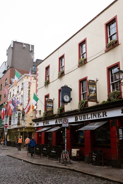 Huhtikuu 2018 Dublin Irlanti Auld Dubliner Temple Bar Alueella Joka — kuvapankkivalokuva