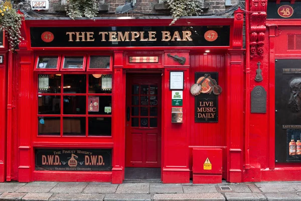 Huhtikuu 2018 Dublin Irlanti Temple Bar Temppelibaari Joka Sijaitsee Liffey — kuvapankkivalokuva