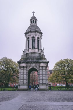 12th Nisan 2018, Dublin, İrlanda - Trinity College Kampüsü, yaygın olarak İrlanda ve Avrupa'nın en elit arasında en prestijli üniversite olarak kabul.