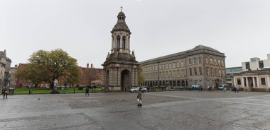12th Nisan 2018, Dublin, İrlanda - Trinity College Kampüsü, yaygın olarak İrlanda ve Avrupa'nın en elit arasında en prestijli üniversite olarak kabul.