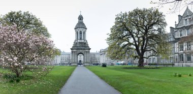 12th Nisan 2018, Dublin, İrlanda - Trinity College Kampüsü, yaygın olarak İrlanda ve Avrupa'nın en elit arasında en prestijli üniversite olarak kabul.