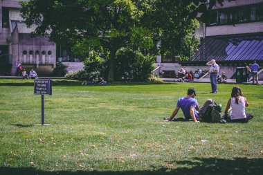 12th Nisan 2018, Dublin, İrlanda - Trinity College Kampüsü, yaygın olarak İrlanda ve Avrupa'nın en elit arasında en prestijli üniversite olarak kabul.
