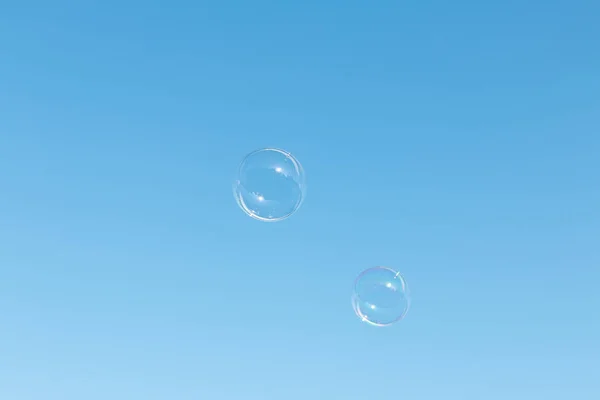 Seifenblasen Vor Blauem Himmel — Stockfoto