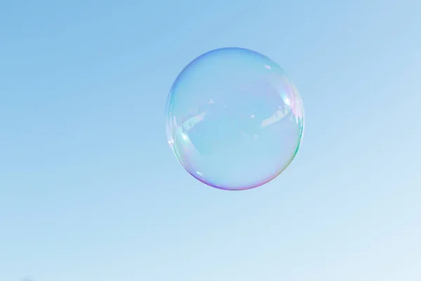 Seifenblasen Vor Blauem Himmel — Stockfoto